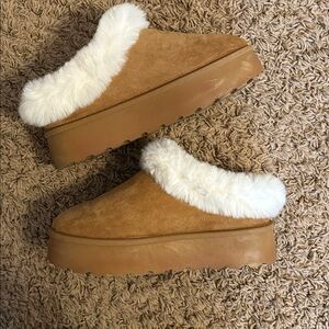 Women’s platform fur slipper shoes size 7.5